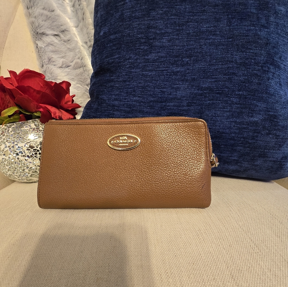 Coach  Signature Leather Corner Zip Wristlet Wallet in Khaki/Saddle